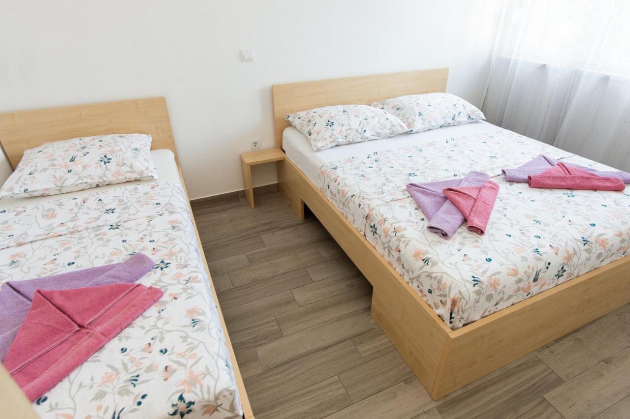Apartments Villa Monique Rogoznica  Extérieur photo
