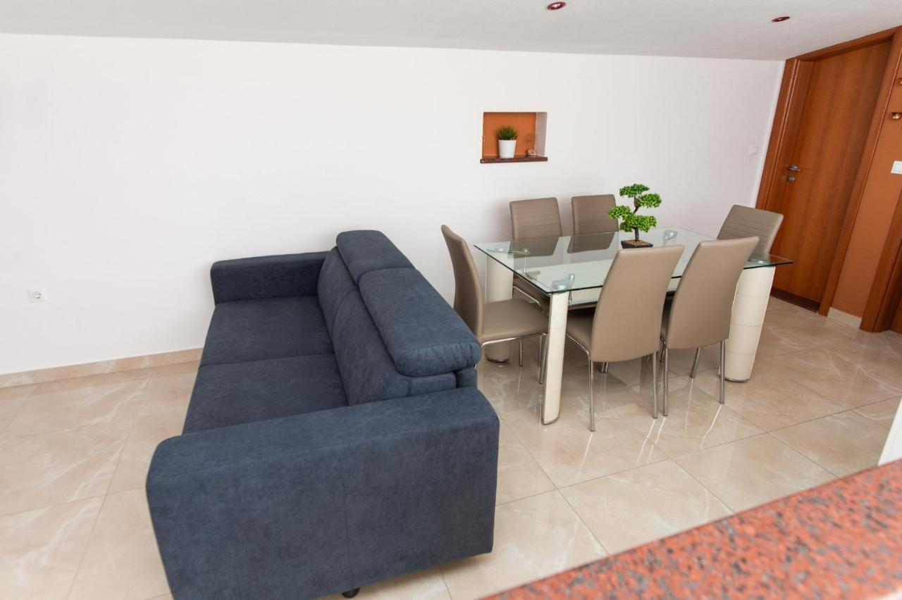 Apartments Villa Monique Rogoznica  Extérieur photo