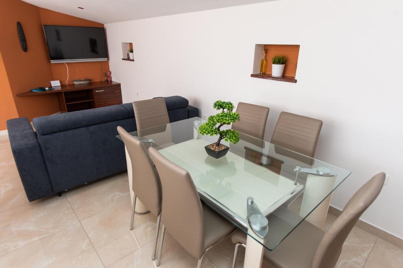 Apartments Villa Monique Rogoznica  Extérieur photo
