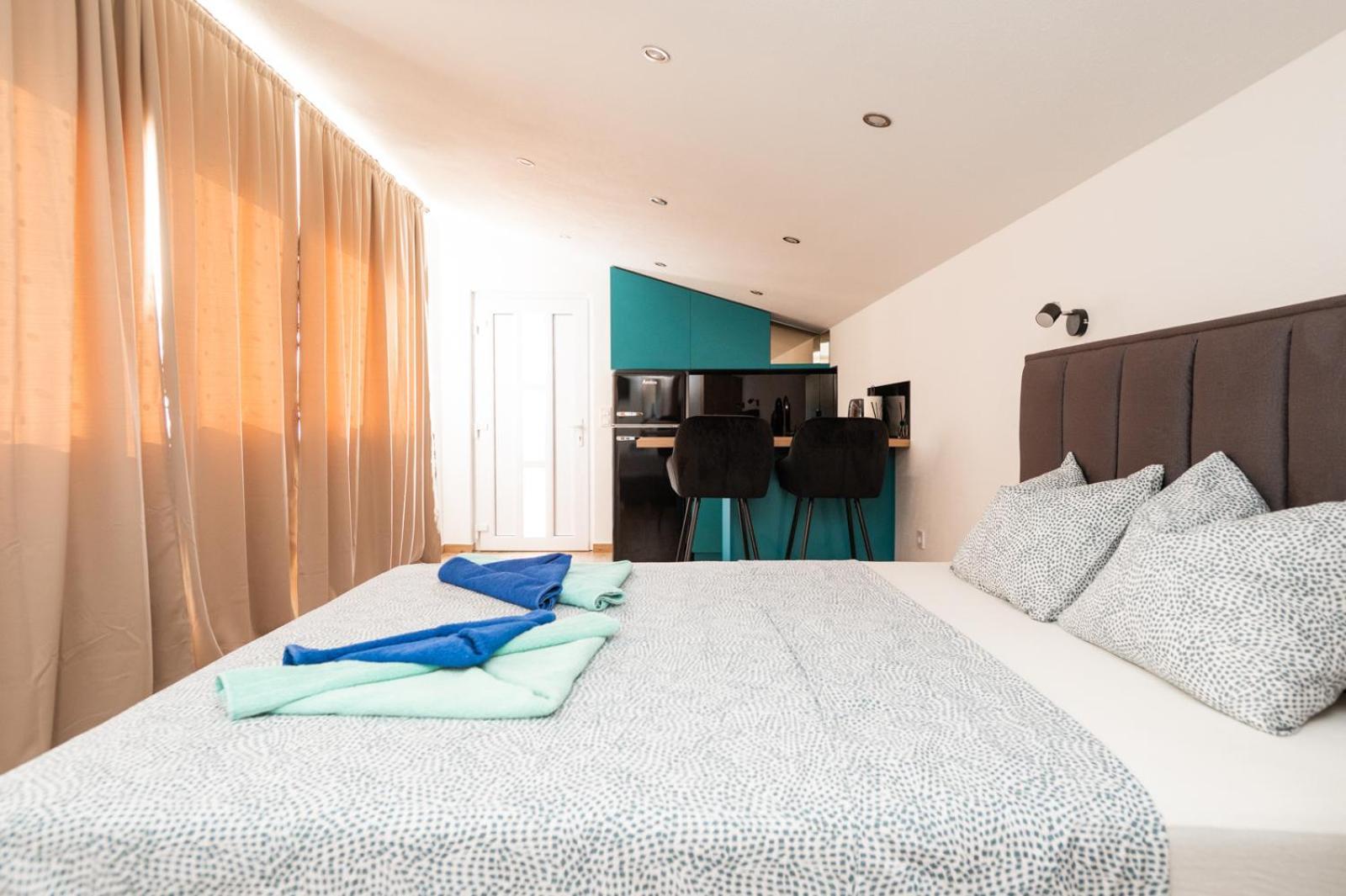 Apartments Villa Monique Rogoznica  Extérieur photo