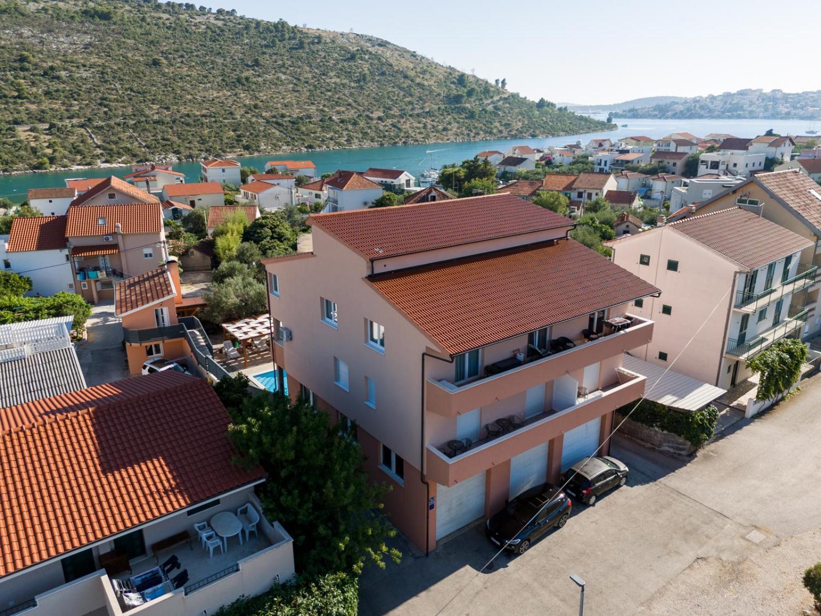 Apartments Villa Monique Rogoznica  Extérieur photo