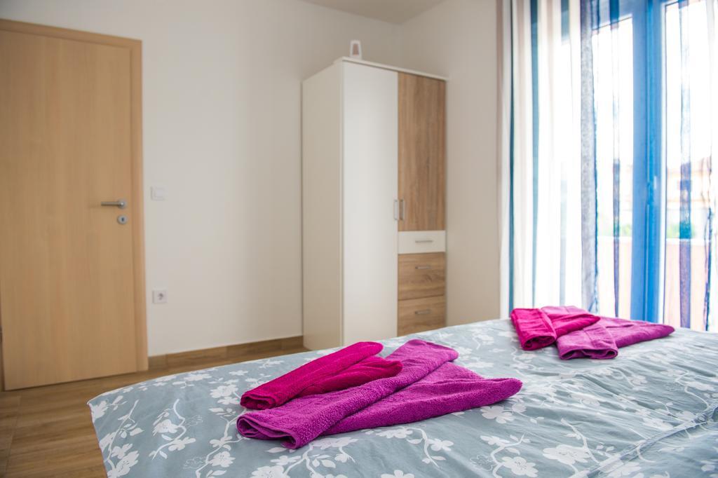 Apartments Villa Monique Rogoznica  Extérieur photo