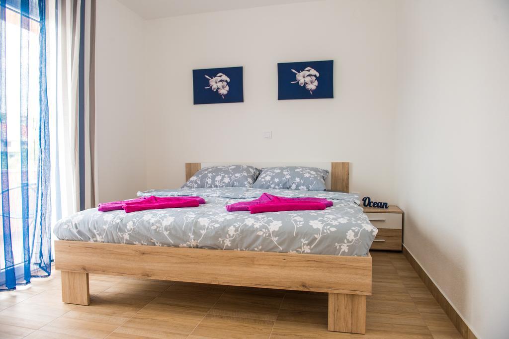 Apartments Villa Monique Rogoznica  Extérieur photo