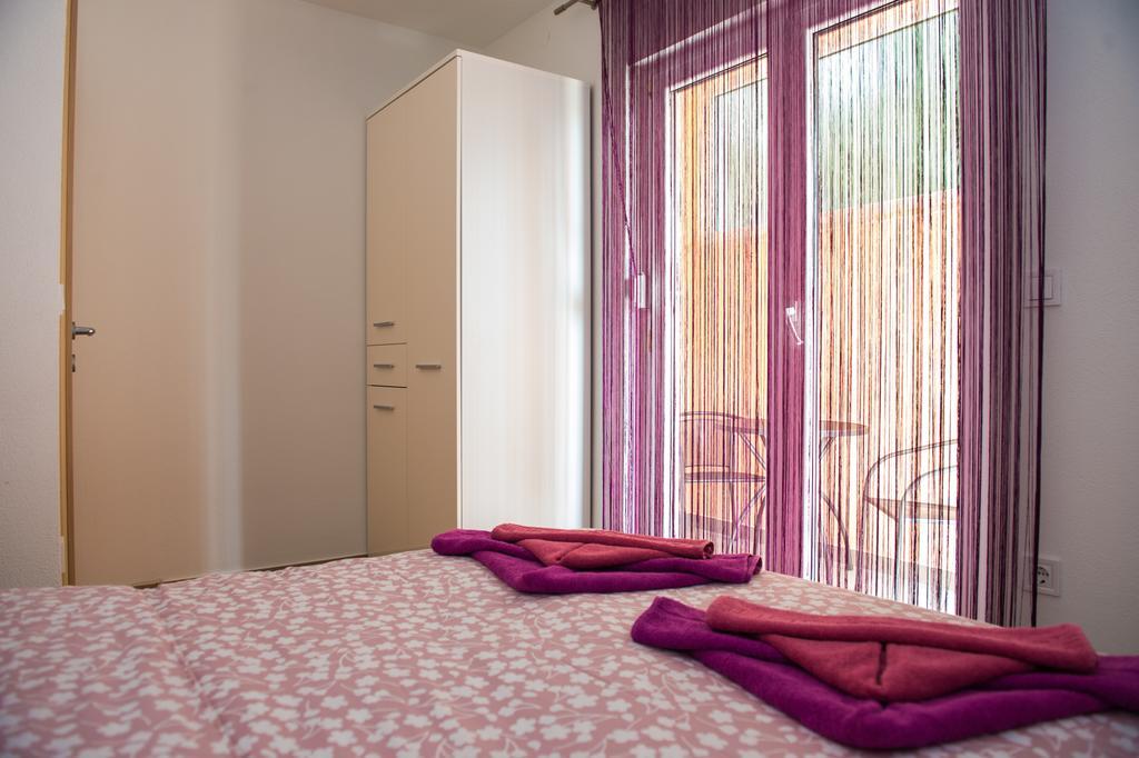 Apartments Villa Monique Rogoznica  Extérieur photo